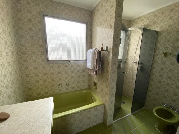 Imagem Apartamento Perdizes - 143M², 3 Dorms, 1 Suíte, Sala para 2 Ambientes, 2 Vagas Independentes, Varanda, Armários, Banheira.