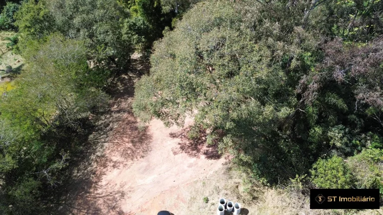 Imagem Terreno com Água a Venda em Atibaia/SP - 1.750m² por R$280 mil