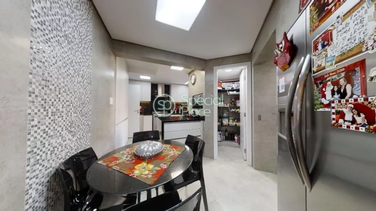 Imagem Ótimo apartamento, completo, amplo , super conservado, rico em armários e de muito bom gosto, óti...