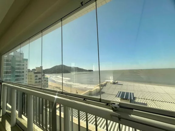 Imagem Apartamento frente mar com 3 dormitórios sendo 1 suíte e 1 vaga em Navegantes/SC