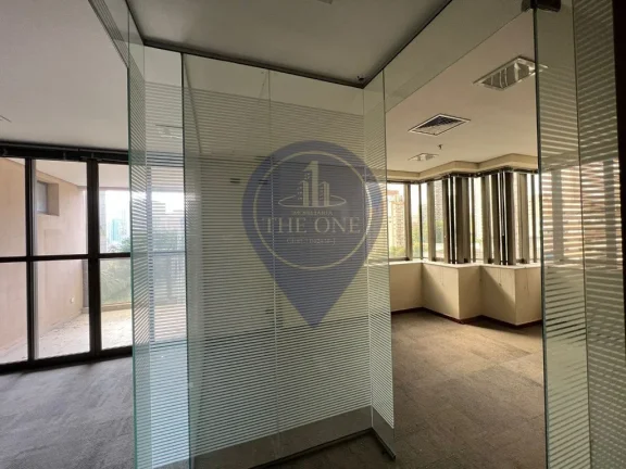 Imagem Sala Comercial de Alto Padrão na Vila Olímpia: 2 salas, 1 banheiro, 3 vagas, 115m² - São Paulo-SP