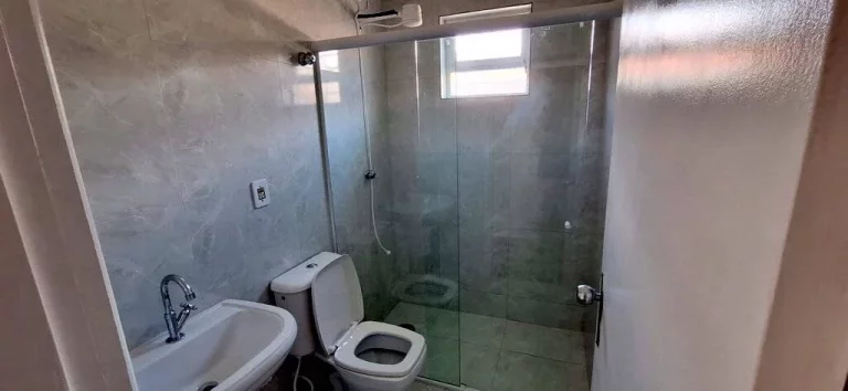 Imagem CASA LADO LINHA COM PISCINA EM DOIS LOTES