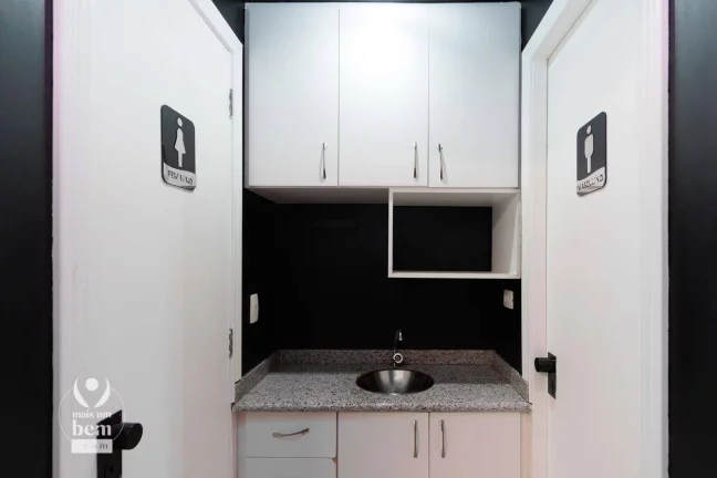 Imagem Ampla sala de 108 m² com mezanino, ótima localização à venda por R$ 790.000 - Centro - Curitiba/PR