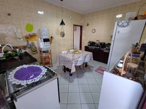 Imagem Espaçosa Casa Geminada 2 Quartos sendo 1 suíte e com edícula assobradada em Tupi, Praia Grande - R$650 mil