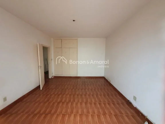 Imagem A casa contém 158 m² de área construída em um terreno de 250 m², oferece um espaço ideal para ...