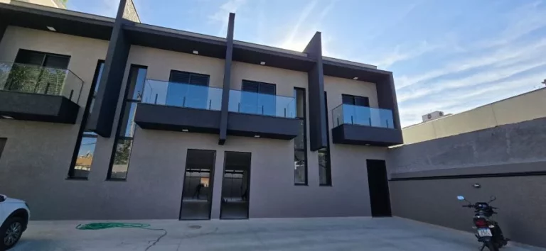 Sobrados Geminados em fase de acabamento - mini condomínio