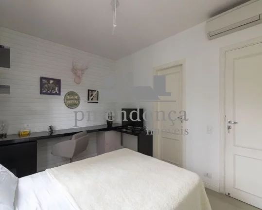 Imagem Apartamento com 258m² no Alto de Pinheiros, 4 suítes e 4 vagas.