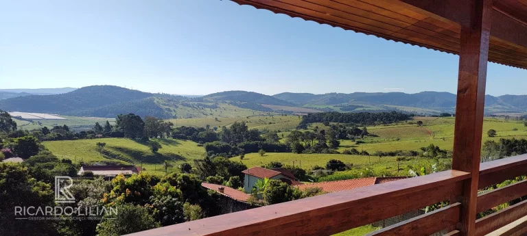 Imagem "Espetacular Casa em Condomínio Fechado: 4 Suítes, Área Gourmet, Piscina e Vista Inigualável!"