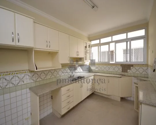 Imagem Apartamento amplo ensolarado, rico em armarios, claro e ventilado, em rua nobre e arborizada de Higi...