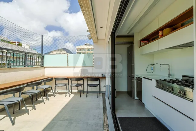 Imagem Cobertura à venda em Botafogo, 4 quartos, 235m2, 1vaga, Rua São Miguel.
