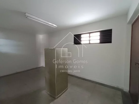 Imagem Casa à Venda com 7 quartos sendo 2 suítes, Centro - Mantena - MG