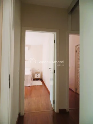 Imagem Térrea, bem localizada, em rua tranquila.
Sala para 2 ambientes, lareira, lavabo, escritório, 3 su...