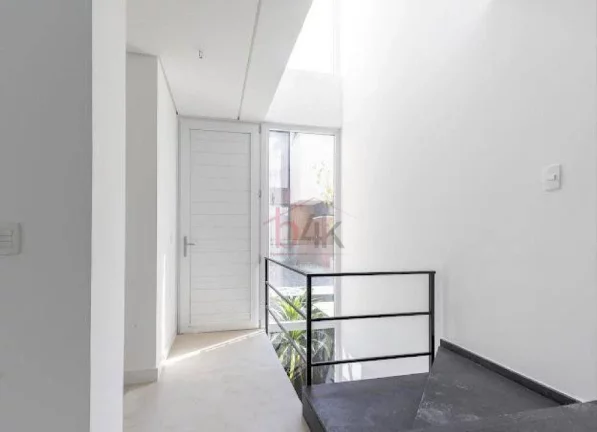 Imagem Casa alto padrão em condomínio fechado à venda.