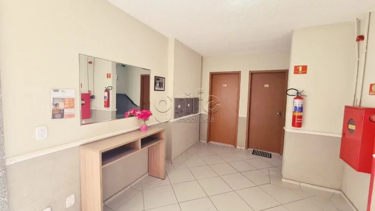 Imagem Apartamento de 2 quartos, 1 banheiro mais vaga de garagem, com transporte público e supermercados e...