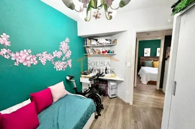 Imagem Apartamento com 96 m². Possui 3 dormitórios, sendo 1 suíte, 2 banheiros, sala ampla com boa ilumi...