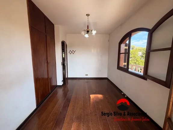 Imagem Casa a Venda Localizado no Bairro Jardim Califórnia em Campos do Jordão-SP.