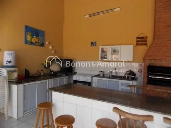 Imagem Este imóvel espaçoso e bem distribuído é perfeito para quem busca conforto e lazer. Com três do...