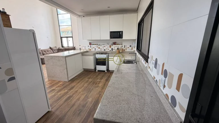 Imagem Linda casa térrea a venda 100m da praia e porteira fechada em Peruíbe