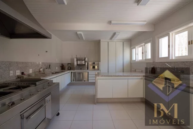 Imagem Belissima casa a venda no Litoral Norte, pé na areia, ideal para pousada.
