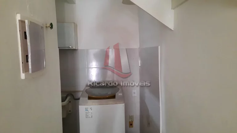 Imagem Casa Triplex c/ 3 Quartos ... Vaga de Estacionamento.
