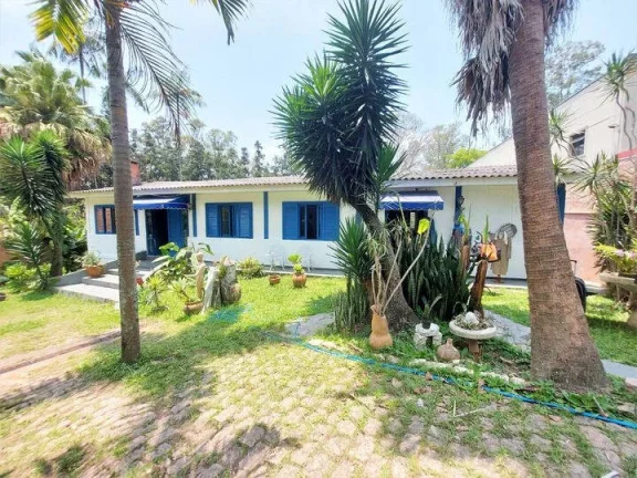 Imagem Casa comercial na Granja Viana. Localizada em via de acesso ao Km 23