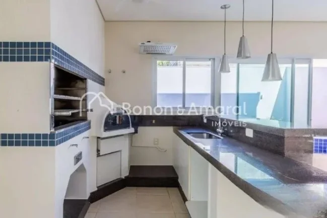 Imagem Esta residência de alto padrão oferece 290 m² de área construída em um terreno de 360 m², unin...