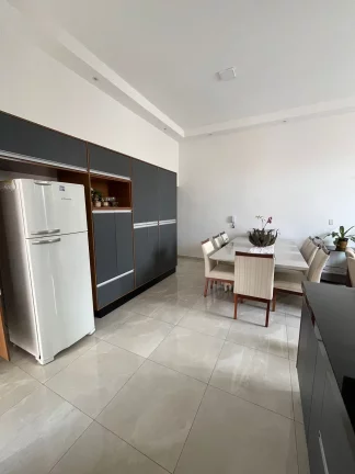 Imagem Residência Excepcional no Centro de Quadra, SP - Viva em Luxo e Conforto Absolutos!