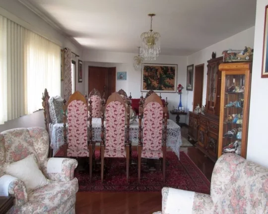 Imagem Apartamento excelente, com terraço, lavabo, 4 dormitórios sendo 1 suíte, piso em tacos e tudo bem...