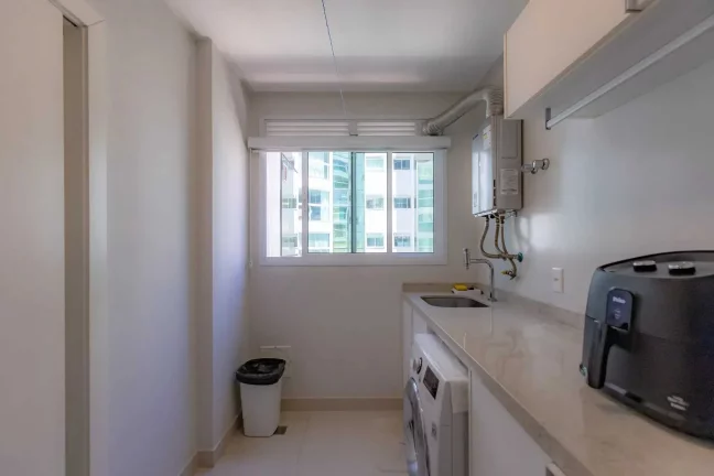 Imagem Apartamento frente mar pronto pra morar! Com 3 suítes e 4 vagas de garagem na Praia Brava - Itajaí