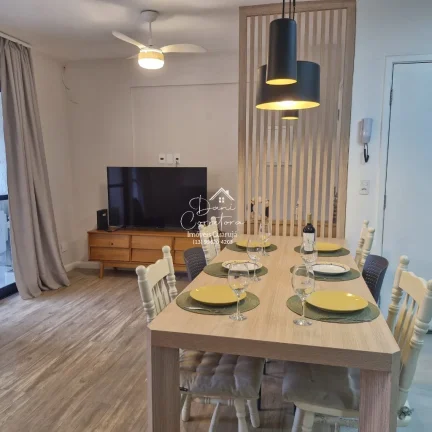 Imagem Apartamento reformado em Guarujá-SP, Jardim Astúrias: 2 quartos, 1 suíte, 2 salas, 2 banheiros, 1 vaga de garagem, 62,25 m²
