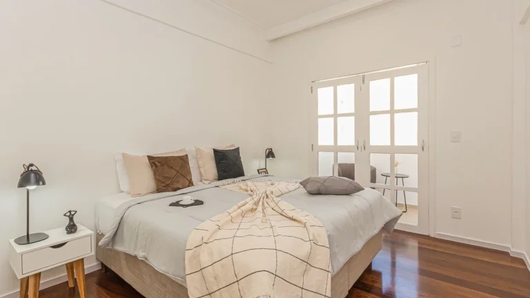 Imagem Apartamento 139M², 2Q, 1 Banheiro, 1 Vaga, Varanda, Armários.