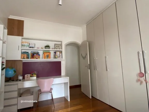 Imagem Excelente apartamento 4 quartos, finamente decorado, com 160mts, em ótima localização!
Ao Lado de...