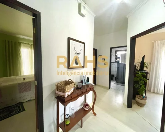 Imagem Ótimo sobrado averbado localizado no Saguaçu, com amplo espaço de fundos, com churrasqueira, pisc...