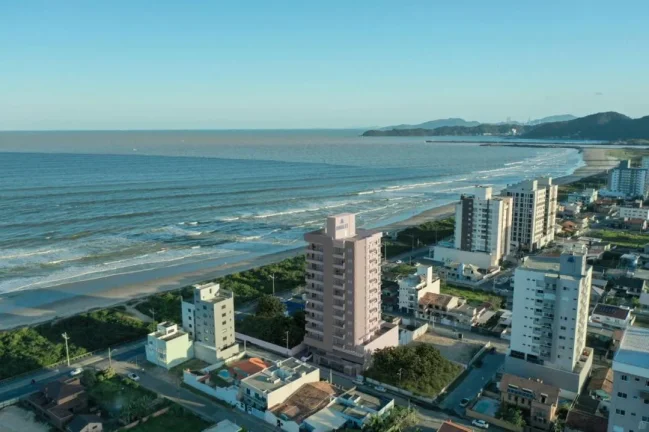 Imagem Apartamento com 2 suítes na quadra mar no Centro de Navegantes a venda com Adriano Carpes Imóveis