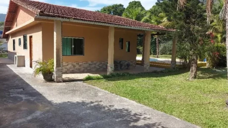 Imagem Casa à venda em Maricá, Vale da Figueira (Ponta Negra), com 3 quartos, 250m2