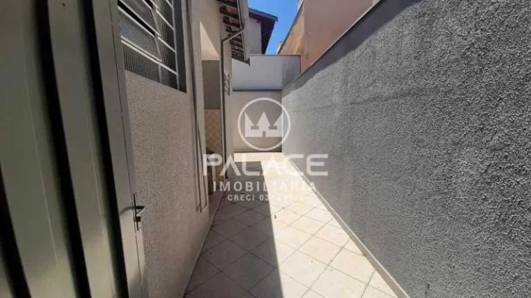 Imagem Esta excelente casa está localizada em um dos bairros mais desejados da cidade, oferecendo conforto...