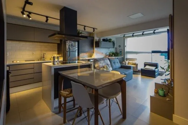 Imagem Apartamento reformado com 55m², 2 dormitórios, sendo 1 suite, 2 banheiros e 1 vaga de garagem. Pos...