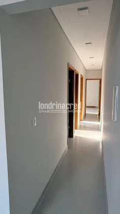 Imagem Casa geminada nova na Zona Norte de Londrina com 3 dormitórios (1 suíte), sala aconchegante, cozinha funcional e excelente localização próxima a comércios