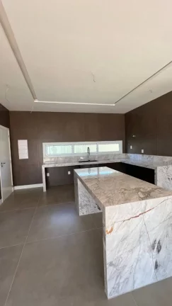 Imagem Casa no Condominio Dhama com 4 suítes sendo 1 suíte master e área construída de 635 metros quadrados