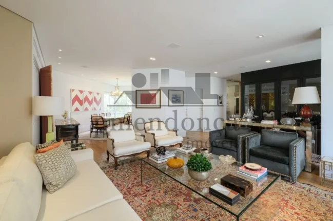 Imagem Maravilhoso apartamento duplex no Itaim Bibi com 394m².