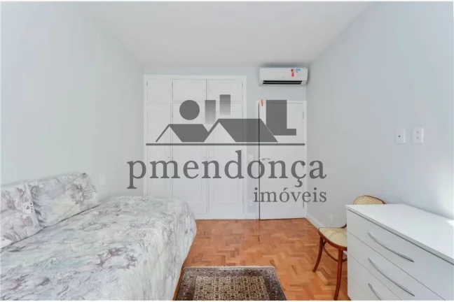 Imagem Apartamento reformado a venda em Rua tranquila de Pinheiros.