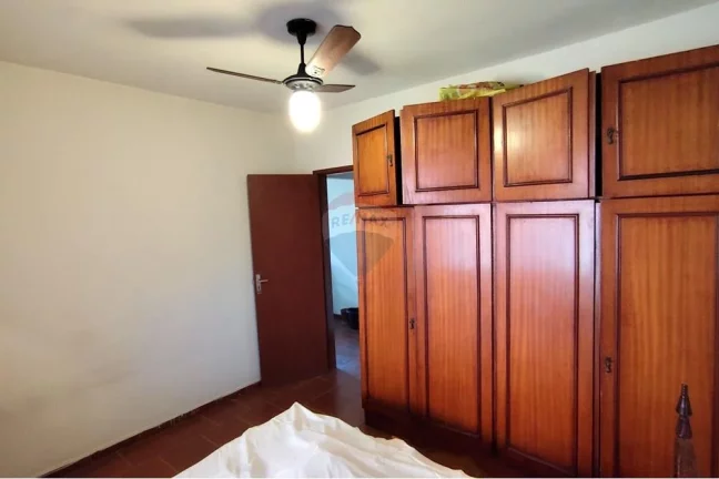 Imagem Casa com três quartos, Perto da Praia e da Praça da 70, Itaipuaçu Terreno completo