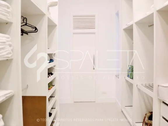 Imagem Oásis de Luxo: Casa térrea com piscina, sauna e píer privativo à venda no condomínio Marina Guarujá