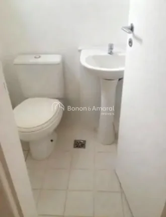 Imagem Casa em condomínio fechado, em ótima localização com fácil acesso às principais rodovias. O im...