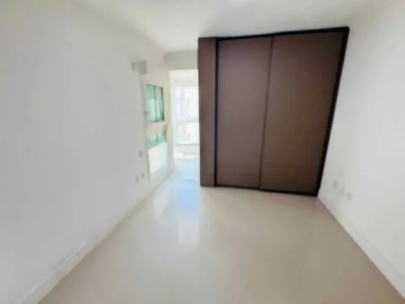 Imagem Outros com 4 dormitórios sendo 4 suítes e 4 vagas de garagem em Bombinhas/SC
