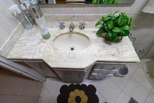 Imagem Aconchegante imóvel à venda com 3 quartos, sendo 1 suíte, e 2 banheiros.
Ideal para quem busca co...