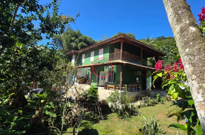 CASA 5 QUARTOS SENDO 3 SUITES 2 COZINHAS QUINTAL 8 VAGAS 900MTS ESCRITURA DEFINITIVA UM SITIO COM VARIAS FRUTIFERAS