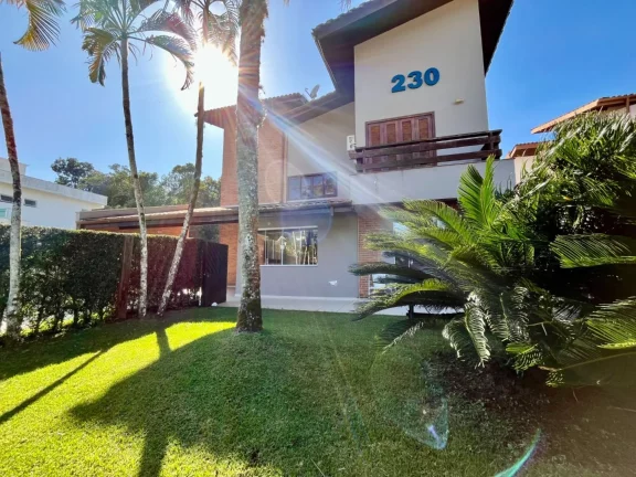 Imagem Casa de Luxo na Riviera de São Lourenço Módulo 26: 3 Quartos, 1 Suíte, Varanda Gourmet, Piscina e Muito Mais!