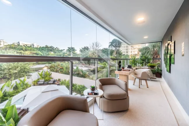 Imagem Casa Triplex de 3 Suítes com 321,60 m² para Venda no Parque das Rosas Barra