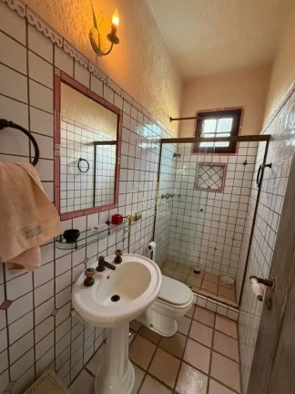 Imagem Linda Casa em Condomínio de Alto Padrão em Jaguaribe, Salvador-BA: 5 Quartos, 2 Suítes, 4 Salas, 4 Vagas - 333m²!